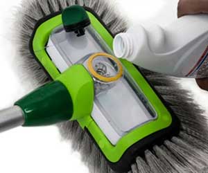Automatic cleaning car wash brush